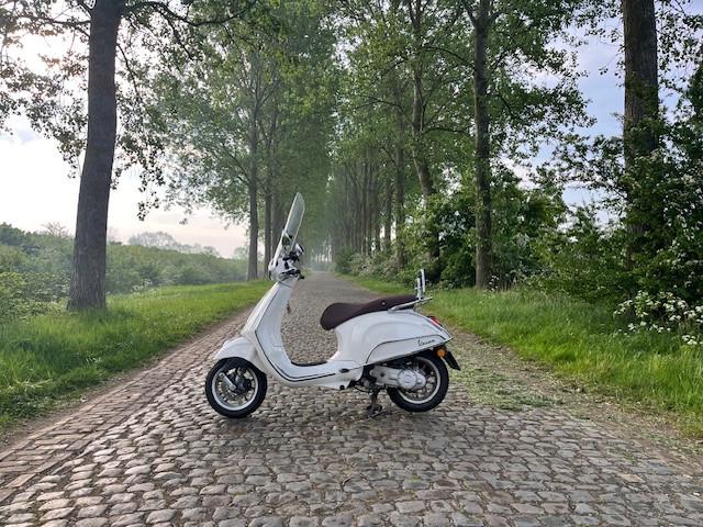 Mooie Vespa Primavera 45km Scooter