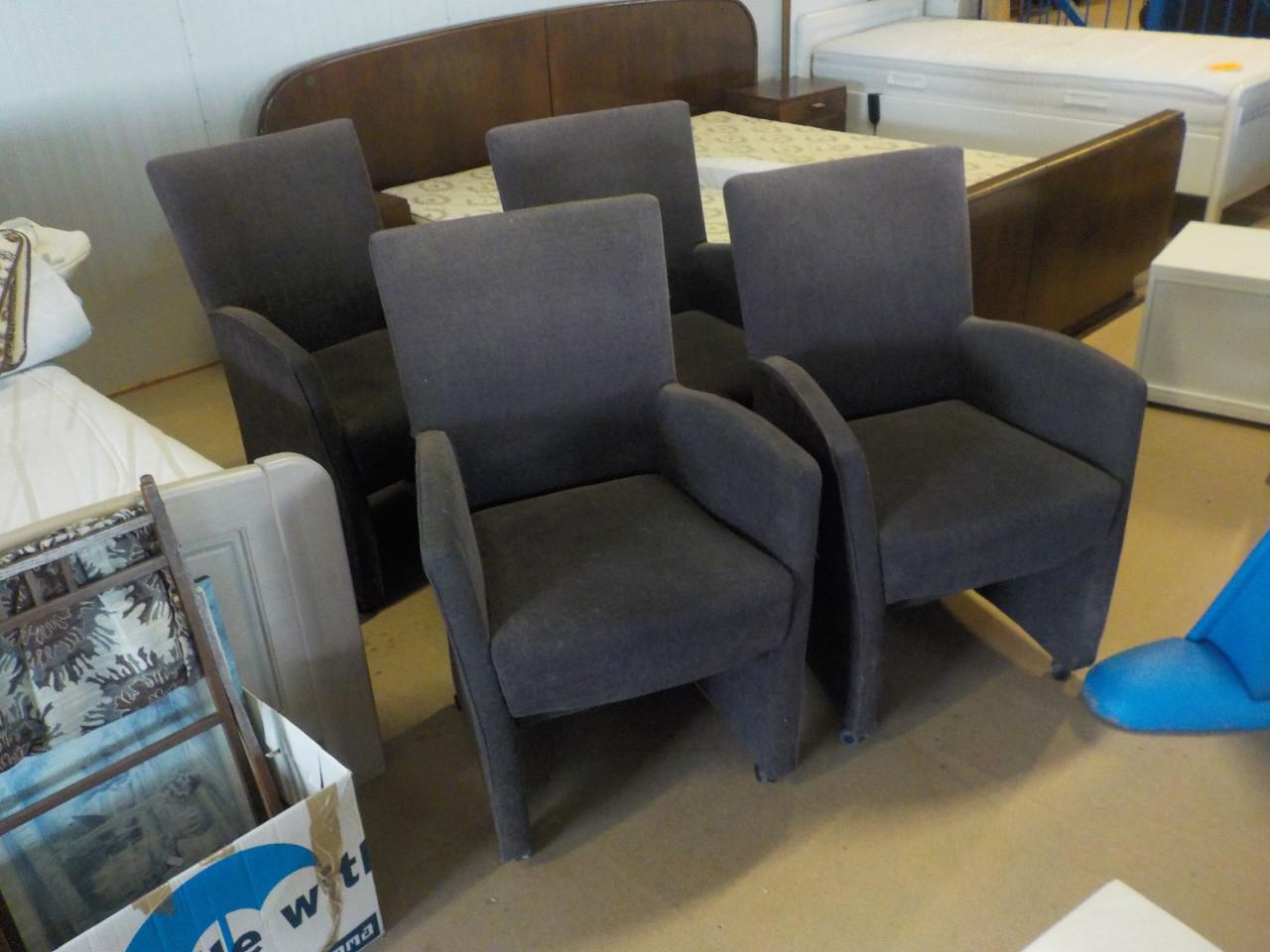 4 armleuning fauteuiltjes op wielen opruimprijs setprijs 20 euro