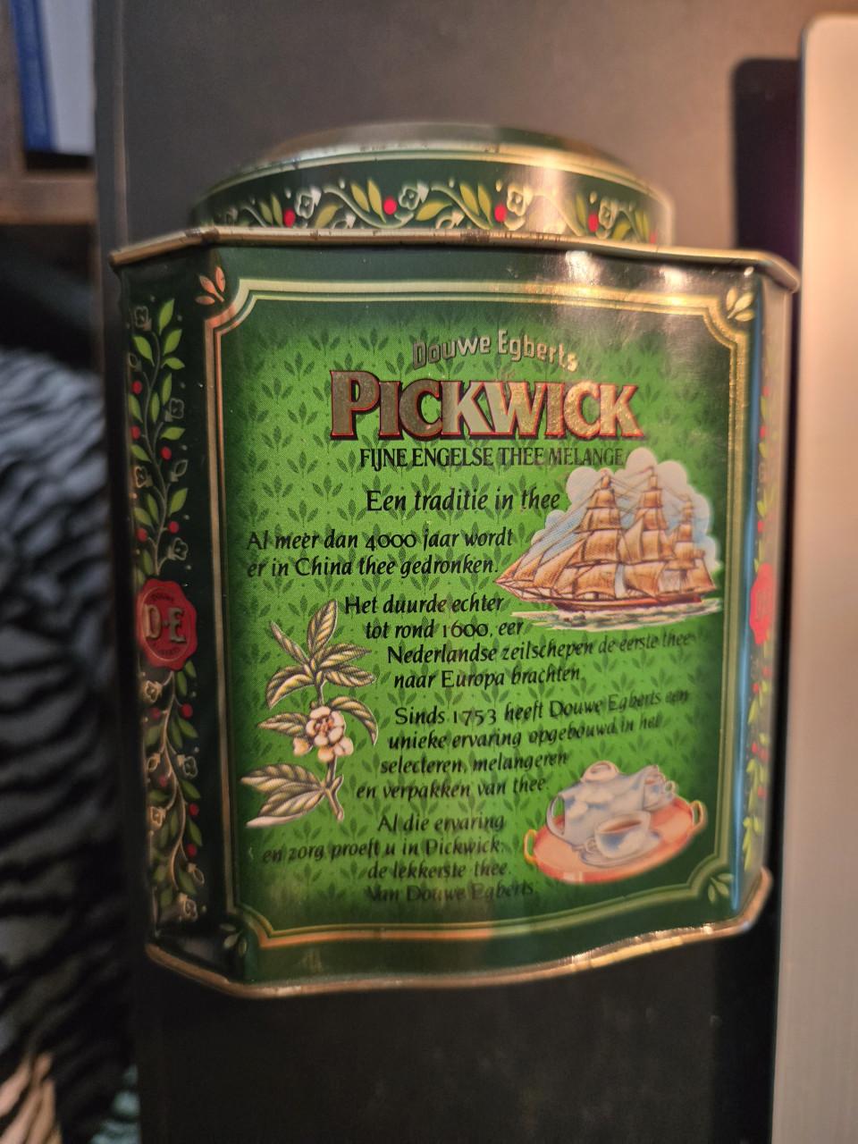 Vintage Douwe Egberts Pickwick theeblik H11.5xB10x10cm