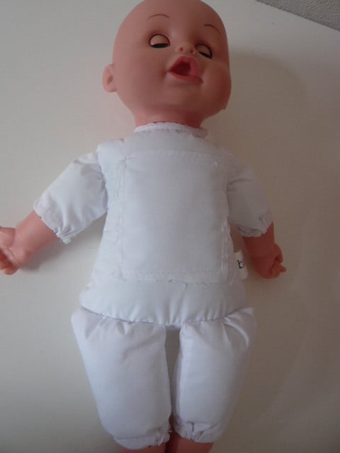 NIEUWE BABYPOP MET ZACHT LIJFJE EN SLAAP OOGJES 37 CM