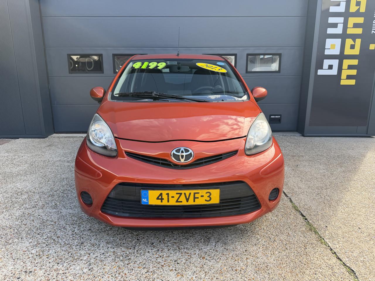 Toyota Aygo 1.0 12V Vvt-i 5DRS 2013 Dynamic Orange Airco Apk