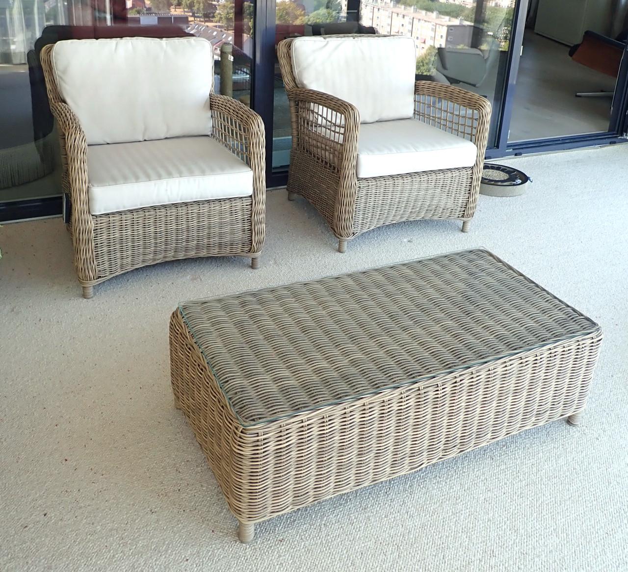 Complete wicker lounge set