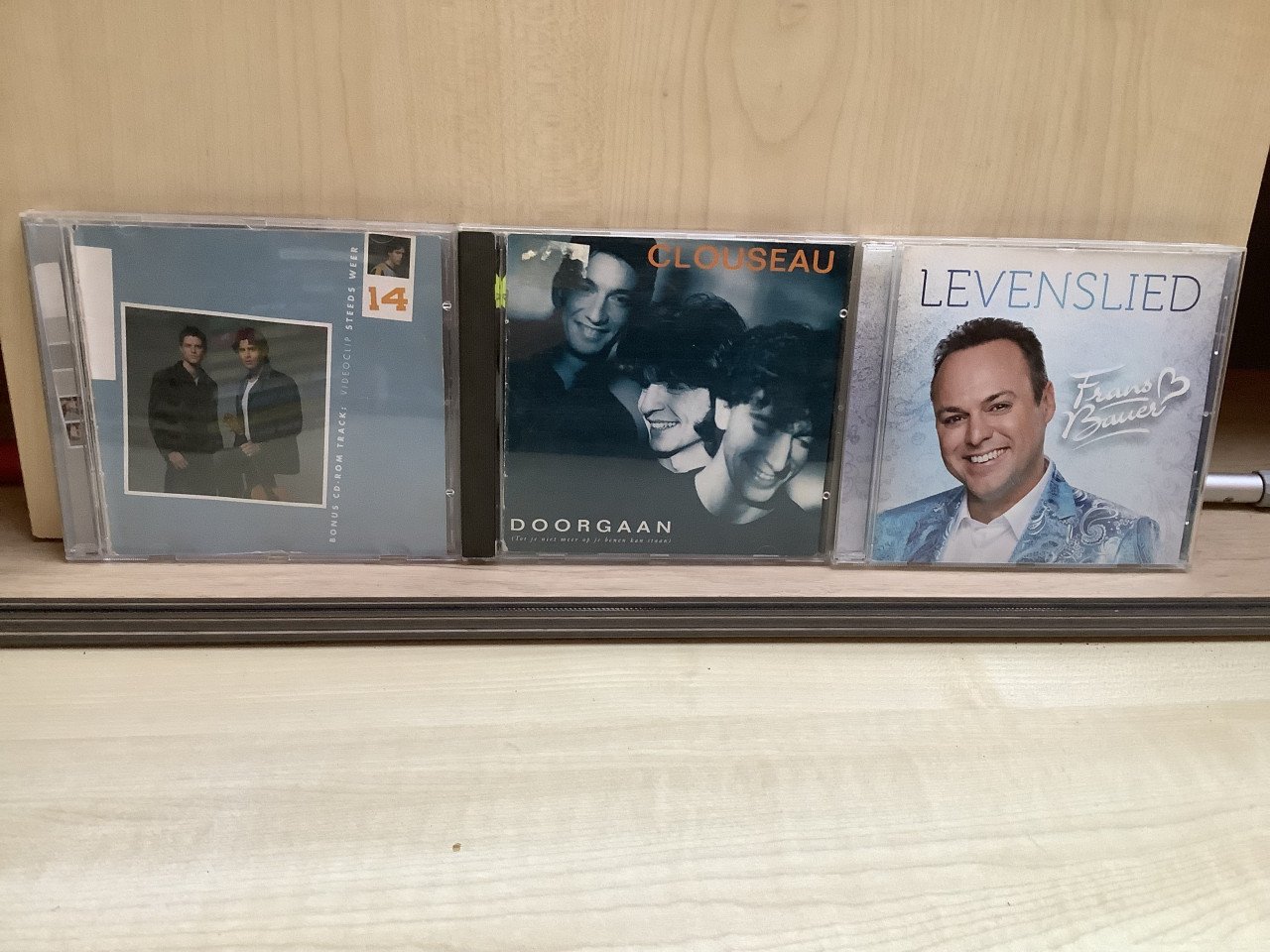 Stapeltje CD SINGLES en CD’s  Van alles wat.