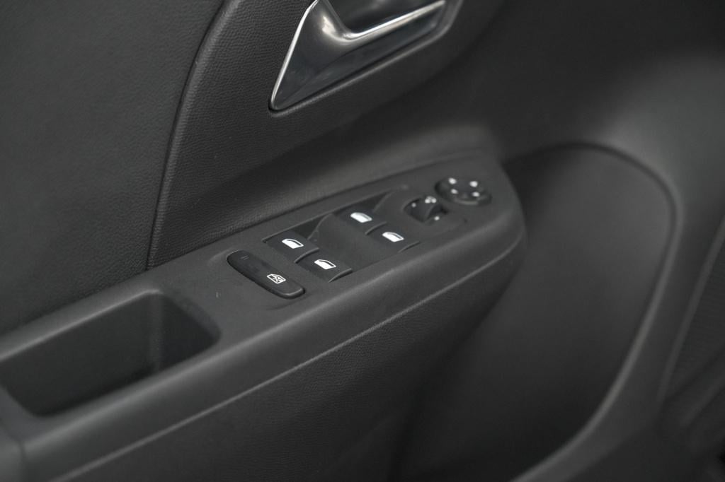 Opel Corsa turbo 100 gs | camera | dodehoekdetectie | navigatie | apple car