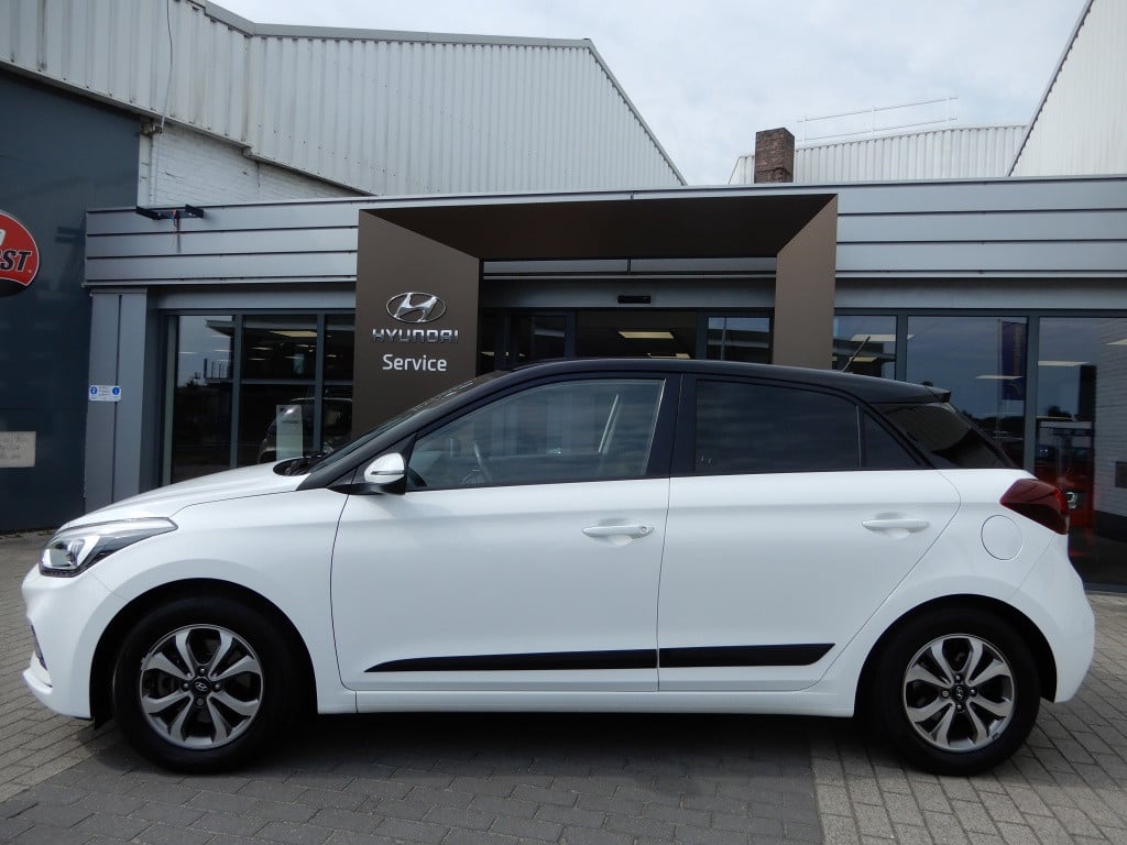Hyundai I 20 1.0 t-gdi comfort | trekhaak | 1e eigenaar | navigatie | cruis
