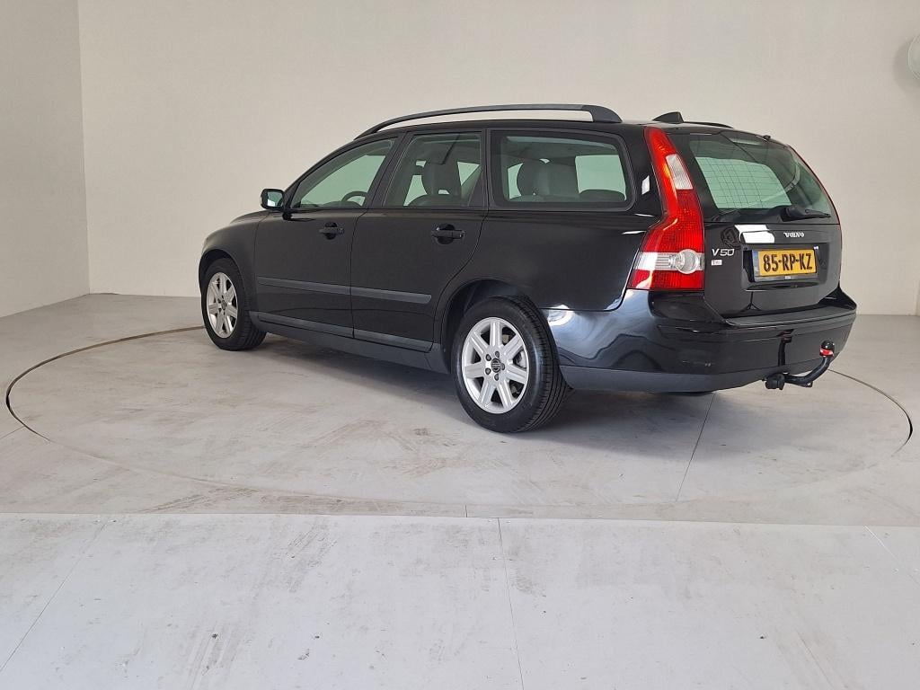 Volvo V50 1.8 momentum | trekhaak | airco | cruise control