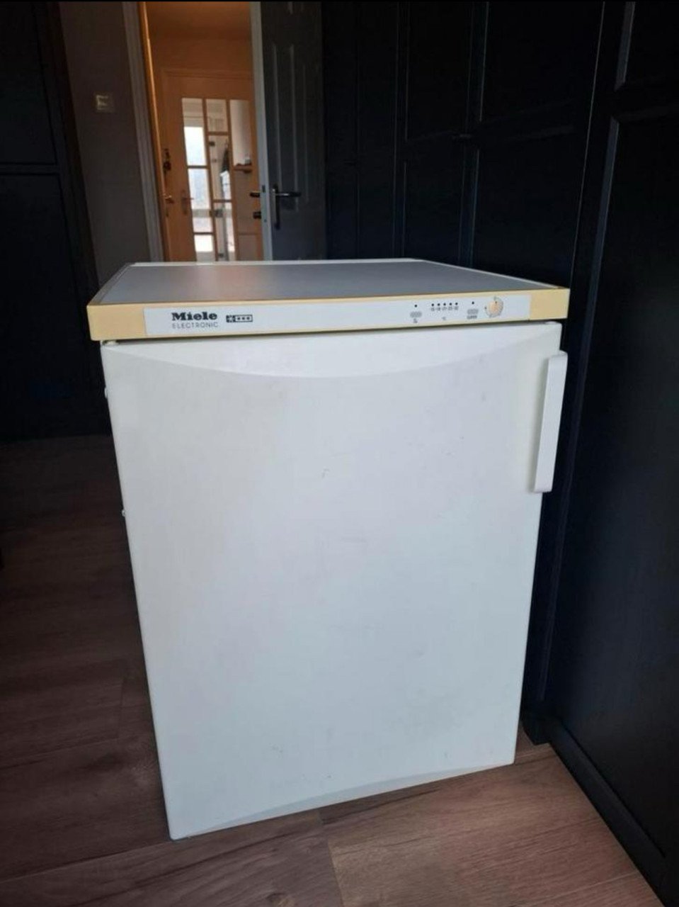 Miele 4 laden vrieskast inhoud Vriezer 141 liter 85x60 cm.