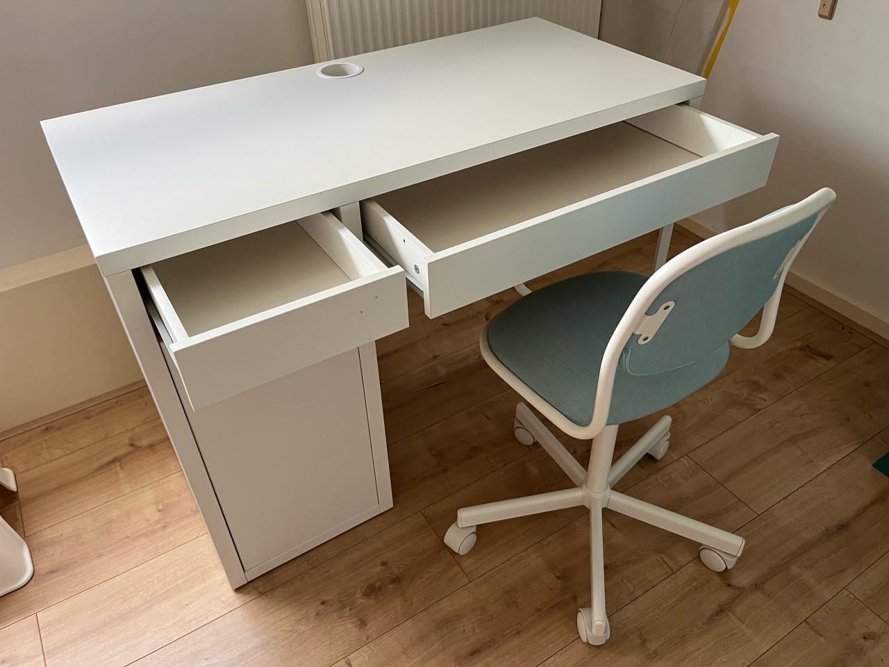 Leuk kinderbureau met bureaustoel