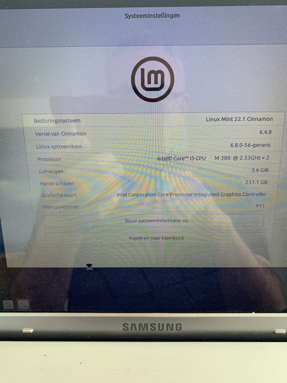 Samsung 17” laptop met 250 g SSD en intel i3 processor en Linux Mint