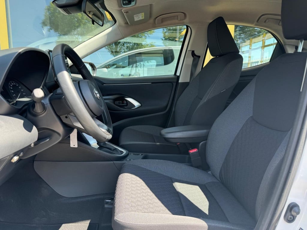 Toyota Yaris 1.5 hyb. active