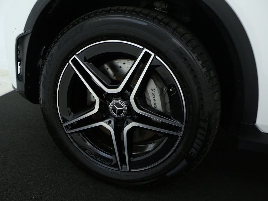 Mercedes-Benz Glc 300 e 4matic premium plus | trekhaak | panoramadak | sfee