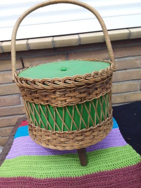 Vintage naaimand kompleet