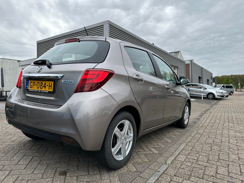 Toyota Yaris 1.3 vvt-i style automaat camera cruise control navi bluetoo