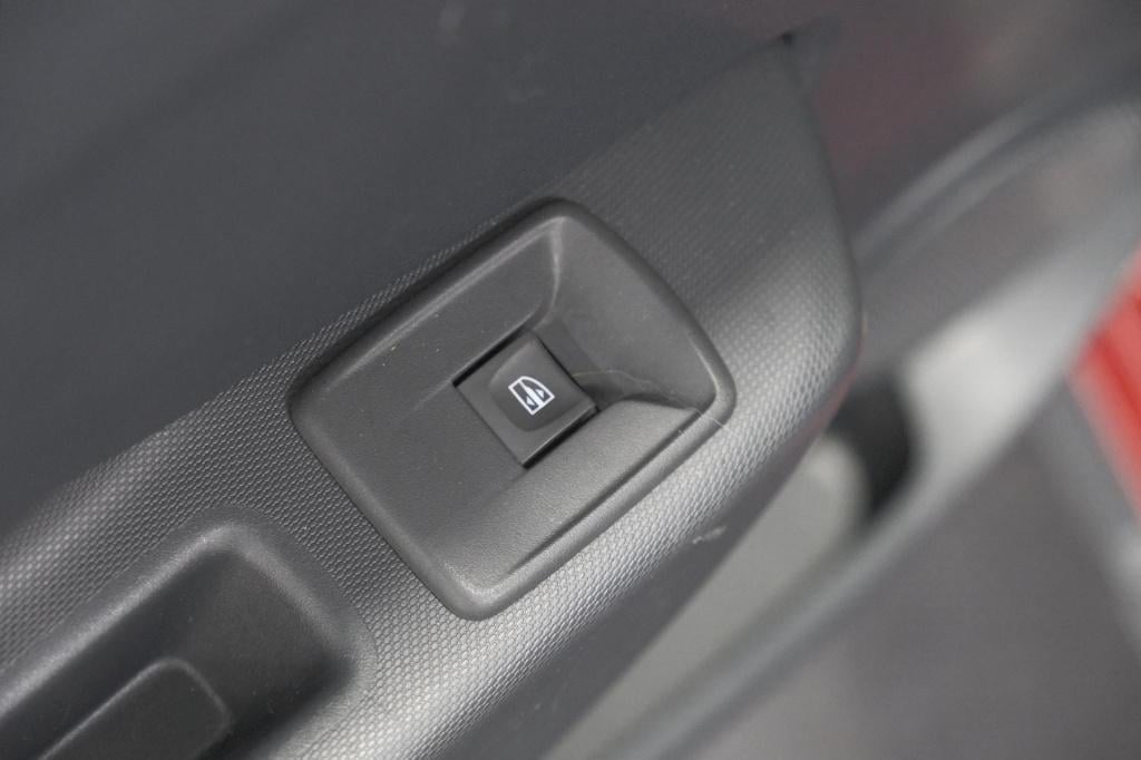 Dacia Sandero tce 90 tech road | trekhaak | navigatie | parkeersensoren
