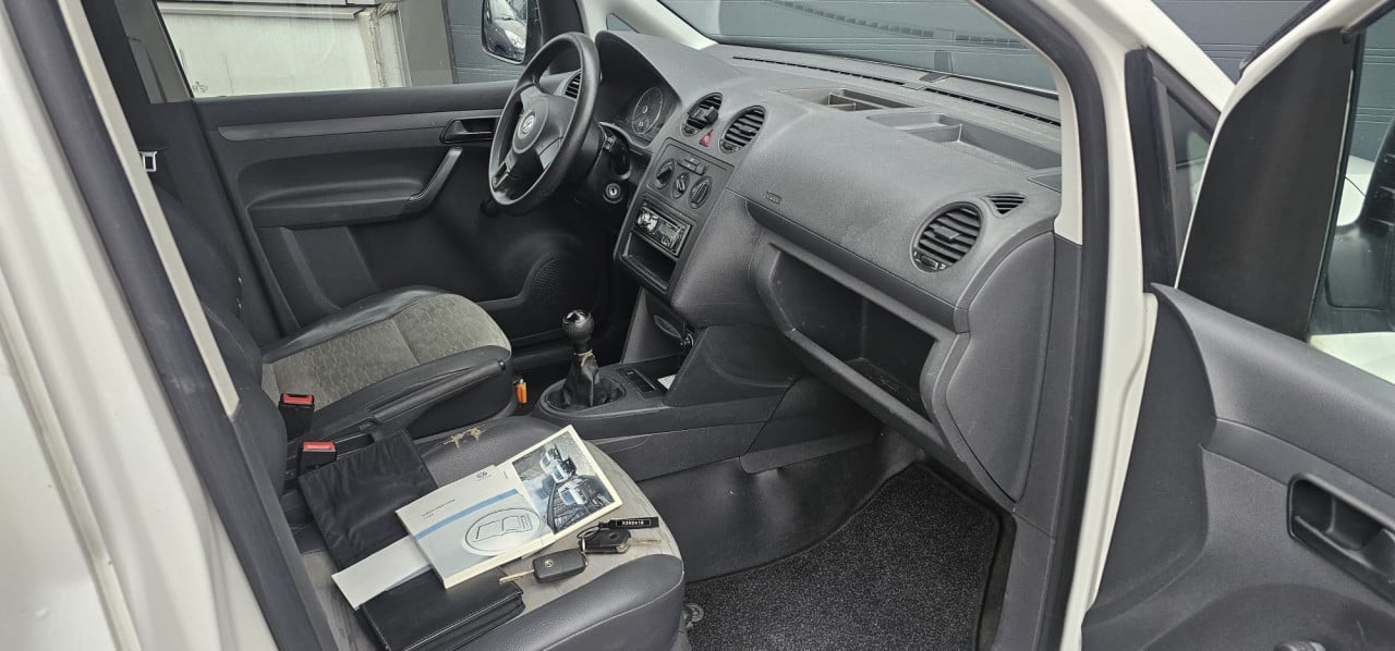 TE KOOP VOLKSWAGEN CADDY 1.6 TDI EURO 5 BETREFT EEN MARGE AUTO