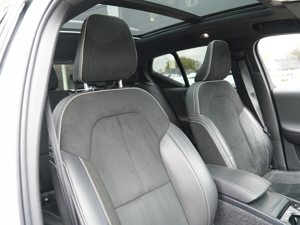 Volvo XC40 t4 190pk r-design| panodak| 360camera| 20''inch| navi| 2 zone cl