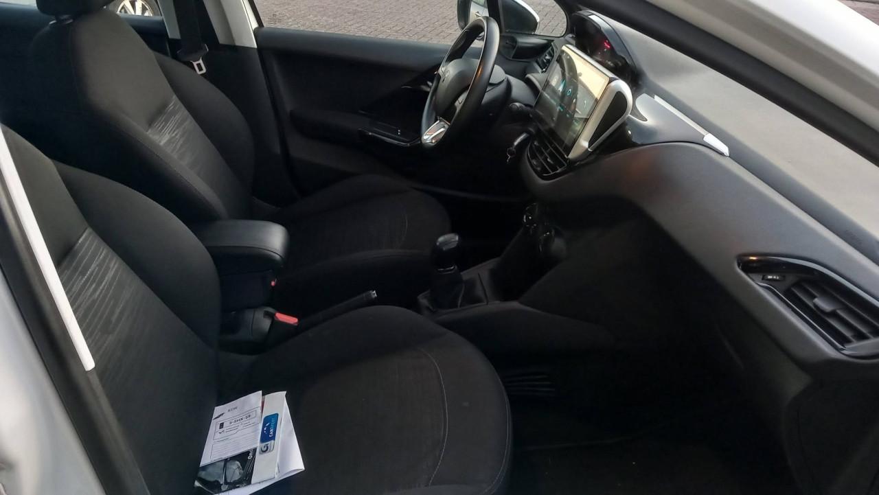 Peugeot 208 1,0 VTI Access 5deurs bj:2013 airco navigatie apk 9-2027