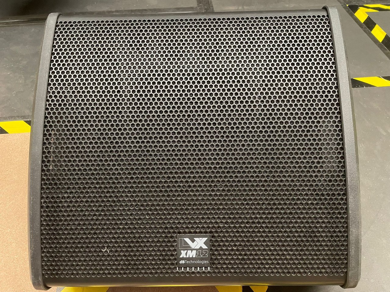 DB Technologies LVX-XM12 actieve coaxiale vloermonitor