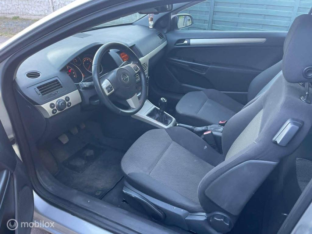 Opel Astra gtc 1.6 executive grote beurt gehad