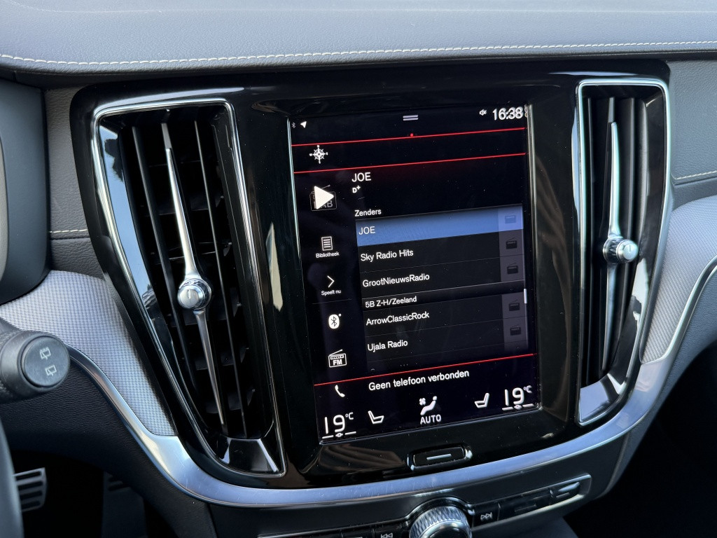 Volvo V60 v60 t6 340pk r-design| panodak| adap.cruise| 360camera| hud| key