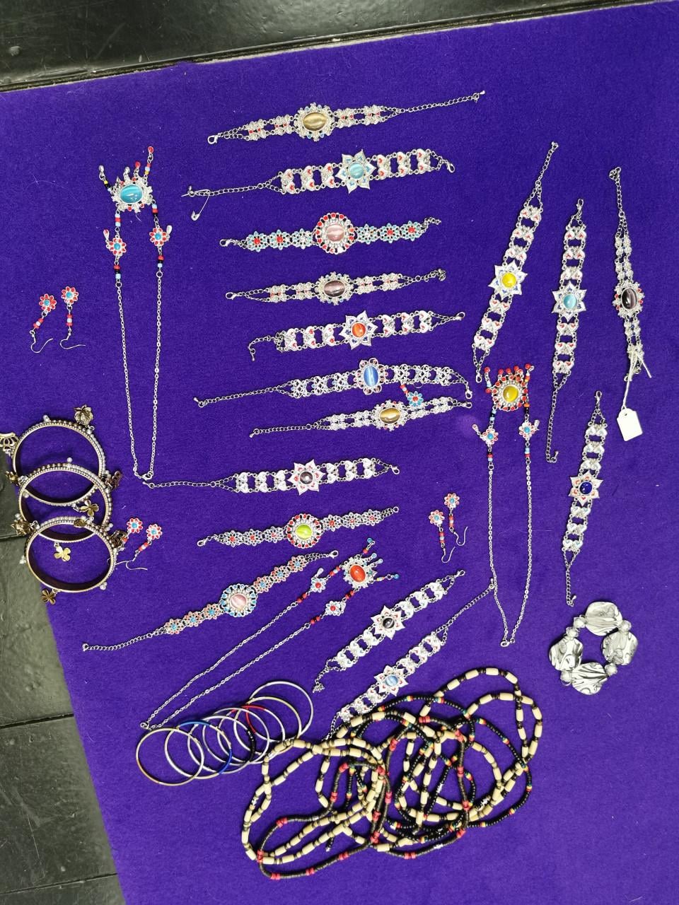 Partij van 200 sieraden/horlogebandjes