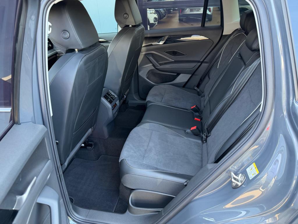 Volkswagen Tiguan 1.5 ehybrid elegance 204pk | trekhaak | all-season | dode