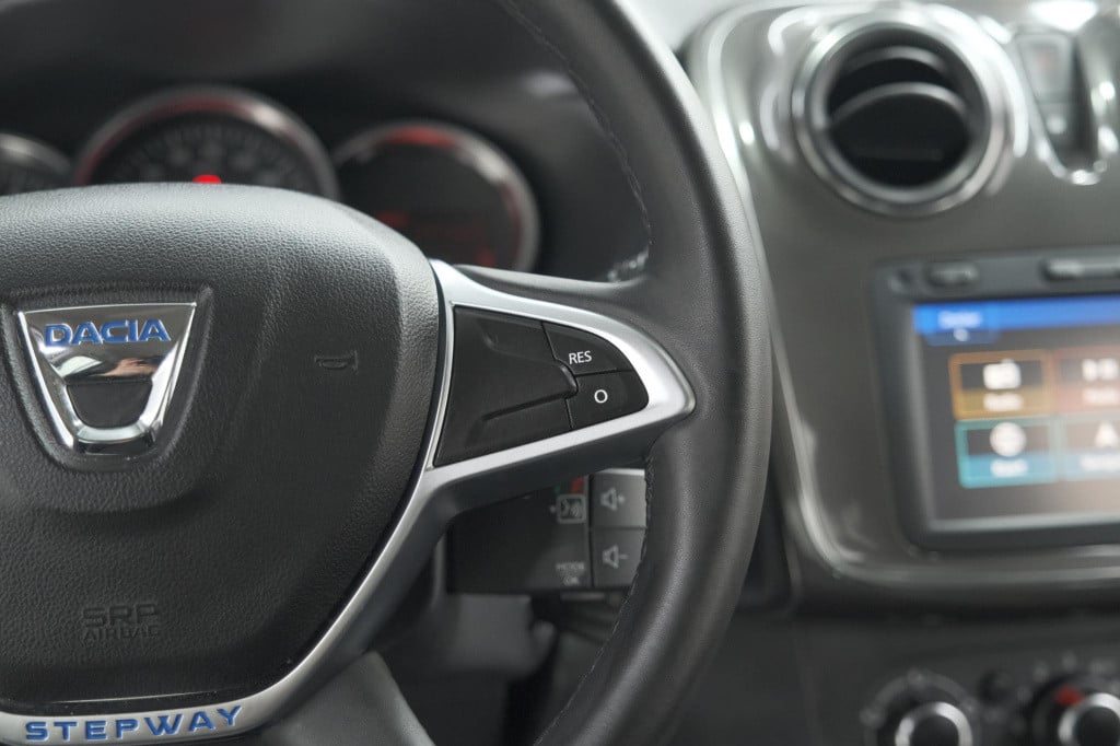 Dacia Sandero Stepway tce 90 sl | navigatie | parkeersensoren | airco