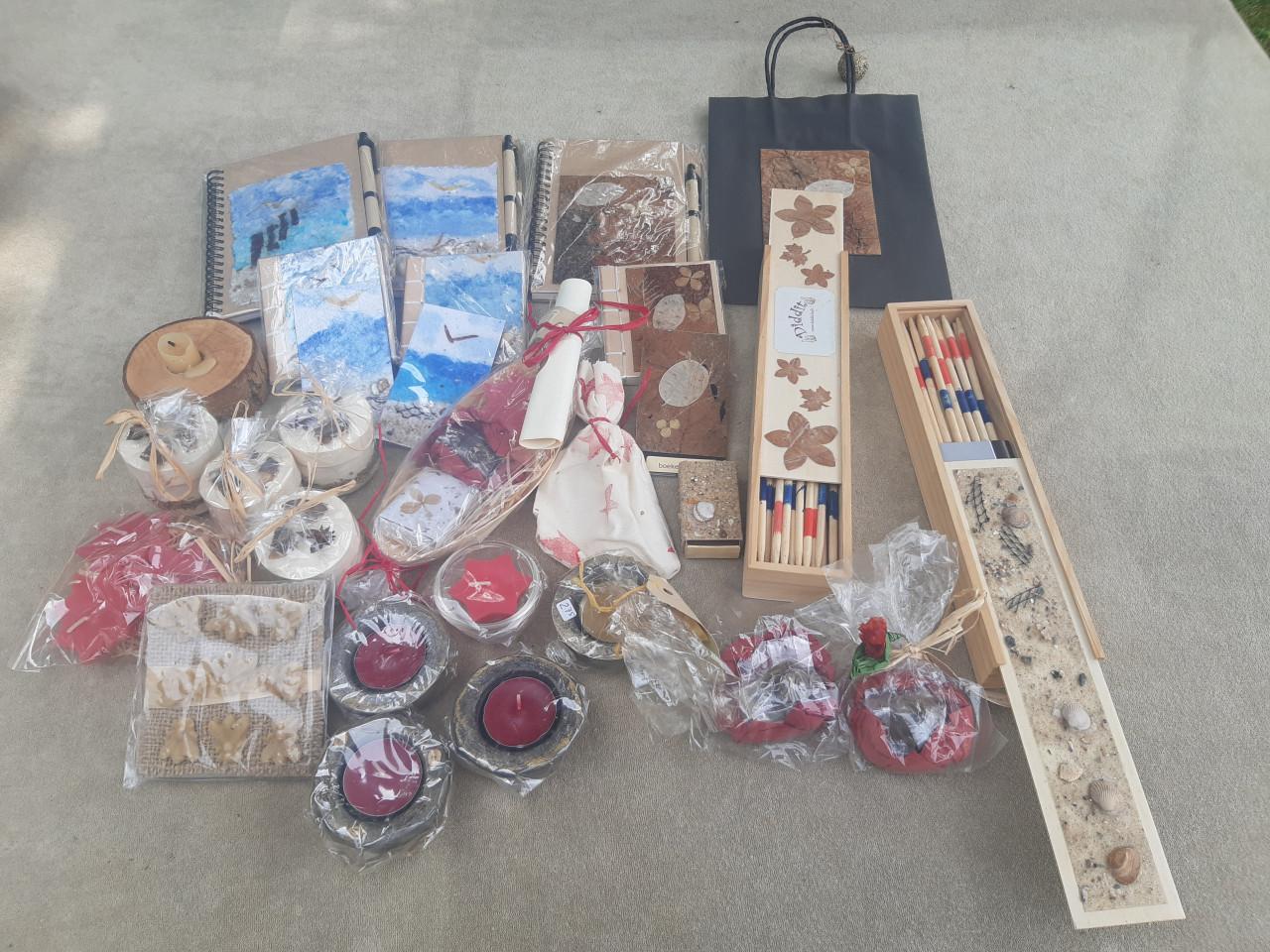 Doos met kleine cadeautjes voor Sinterklaas en Kerst