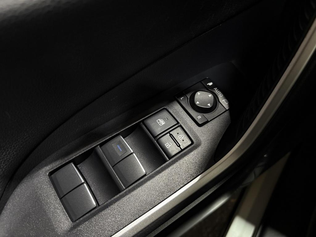 Toyota Rav4 2.5 hybrid awd bi-tone | innovation-pakket | trekhaak | panodak