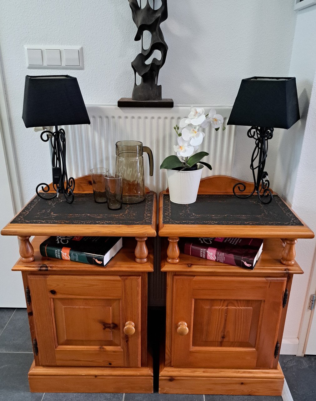 2 originele massief grenen nachtkastjes