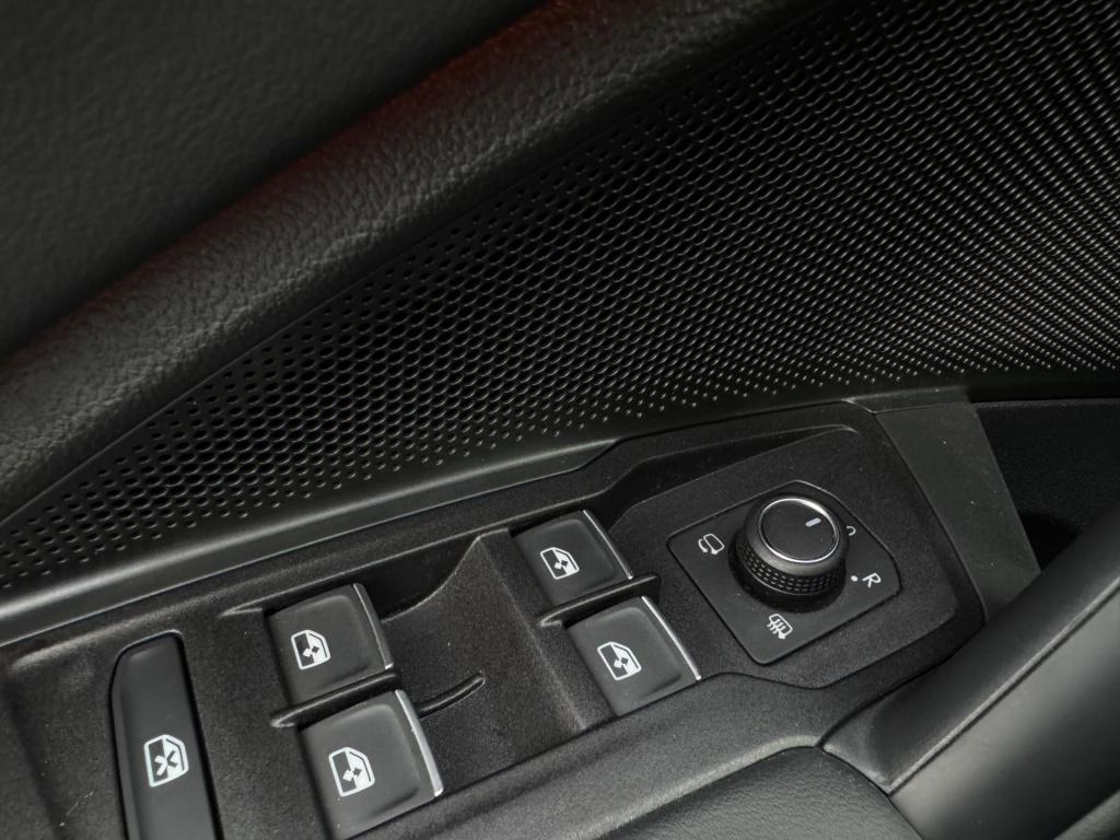 Volkswagen Tiguan 1.5 etsi goal * acc * 360 camera * trekhaak * lane + side