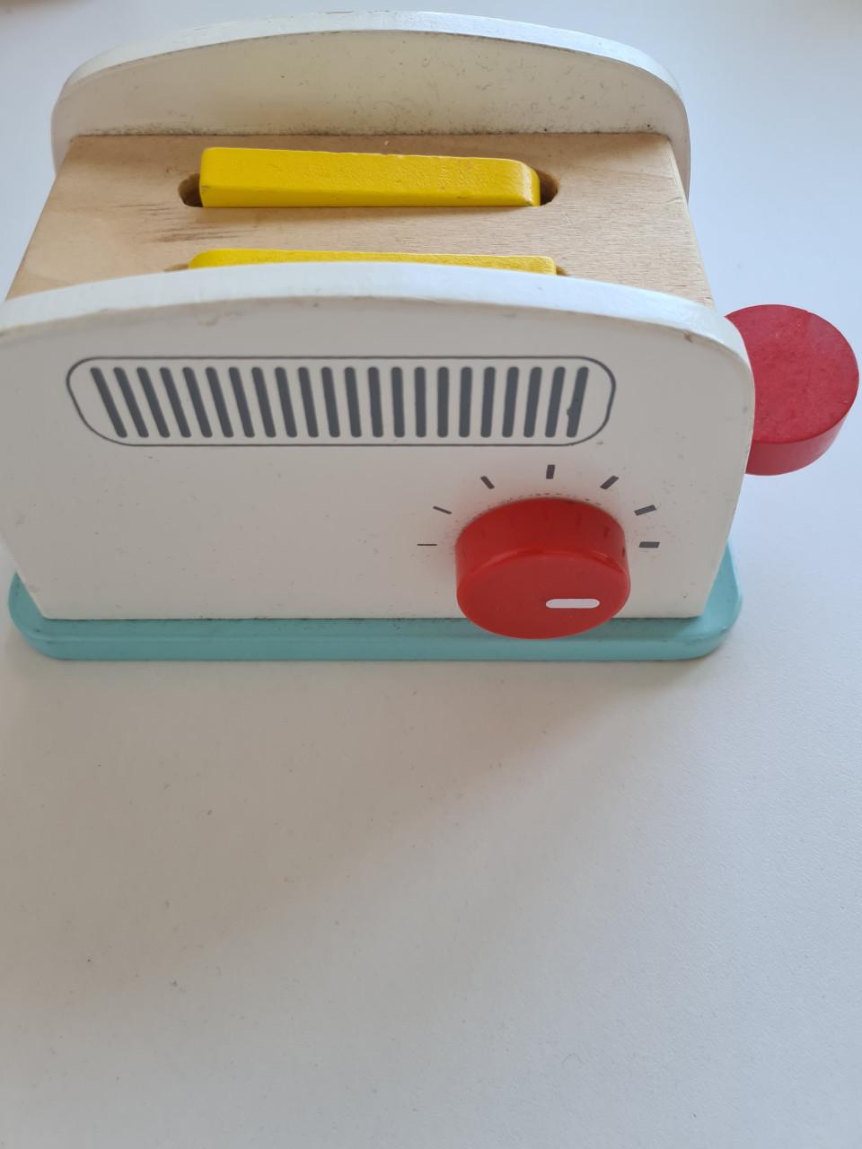 Houten speel keuken met geluiden , licht en ongeveer 150 accessoires