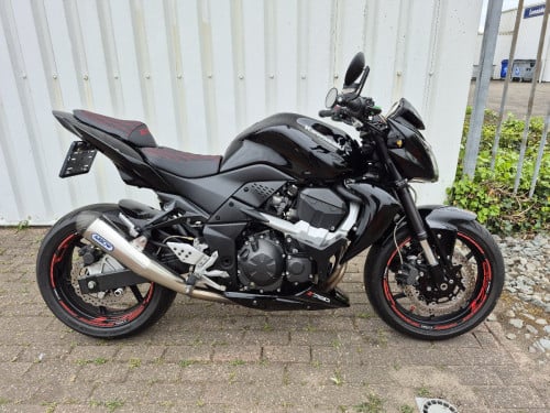 Kawasaki Z750 uit 2009 met veel extra's