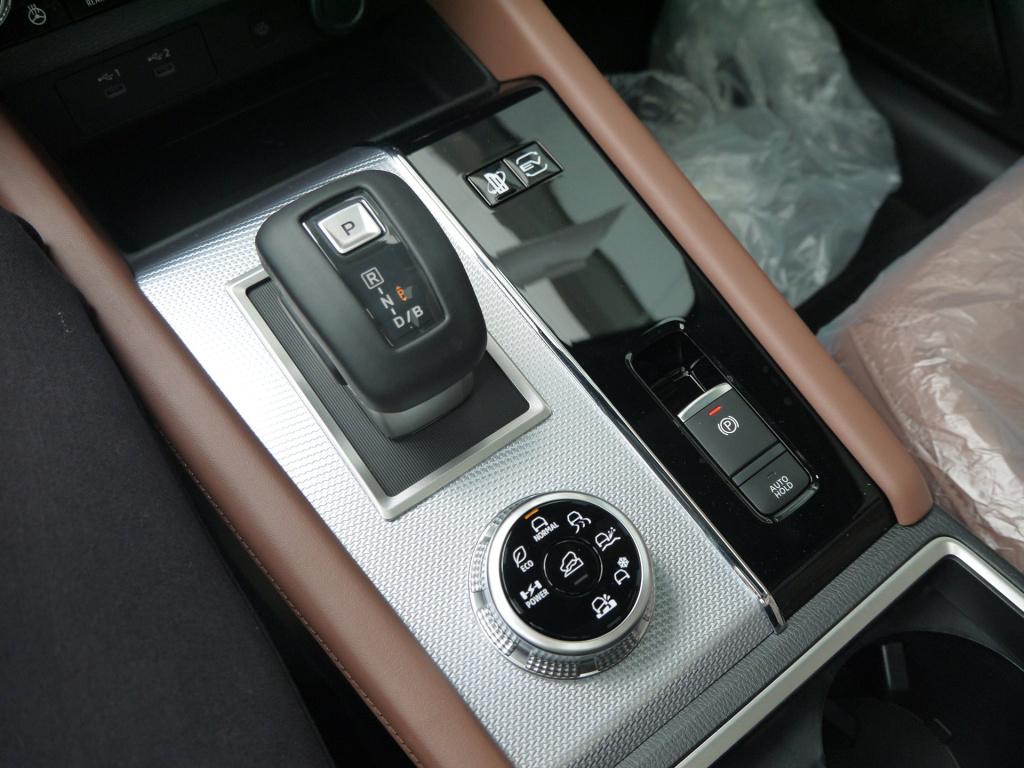 Mitsubishi Outlander 2.4 phev intense+