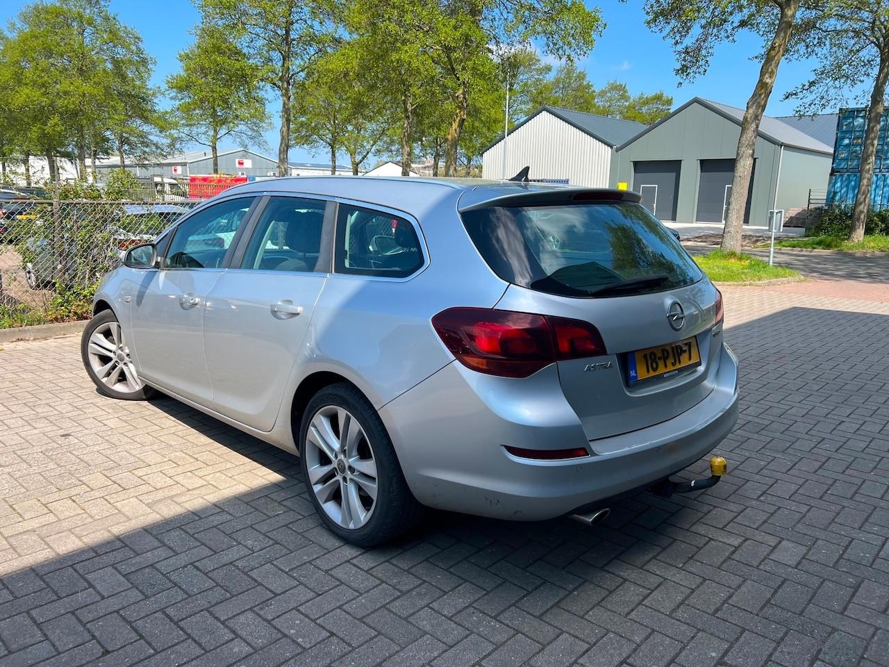 Opel Astra Sports Tourer - 1.6 Turbo Sport