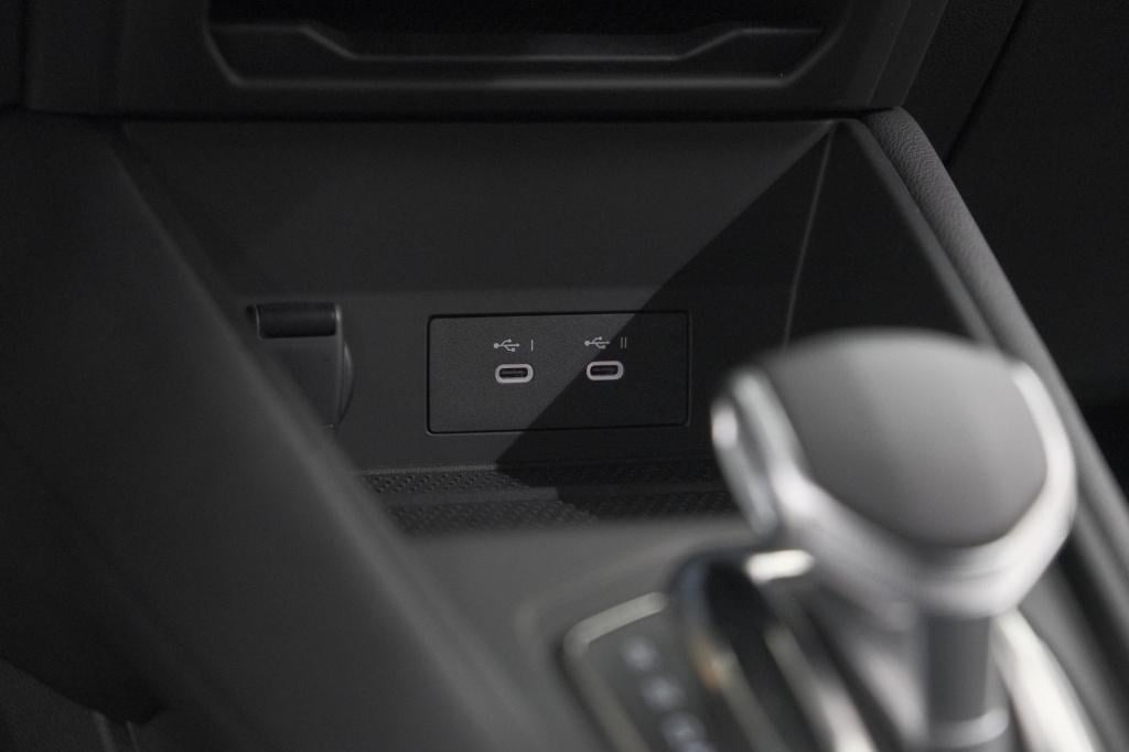 Renault Captur mild hybrid 160 edc techno | pack winter | camera | adaptiev