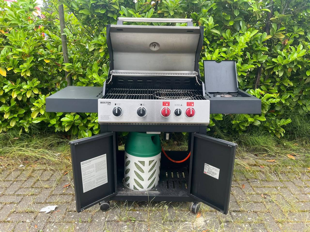 Gasbarbecue te huur - grote 5 pits BBQ barbecueën