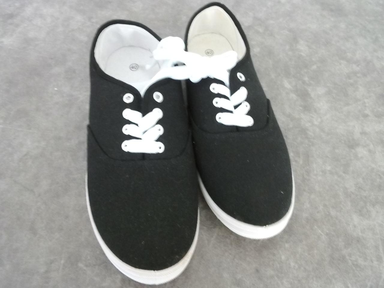 Gymschoenen maat 39 en 40.