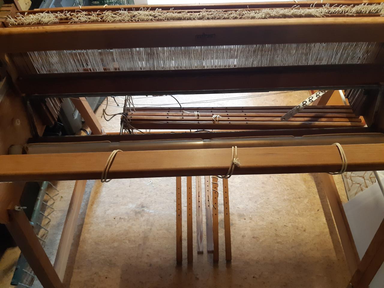 Weefgetouw 90 cm breed met 6 schachten en 6 trappers, trapweefgetouw