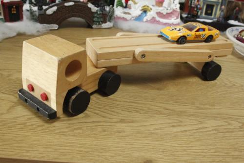 Houten vrachtauto, oplegger