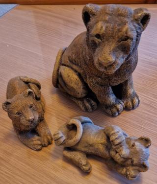 Leeuw met welpen.beeldjes