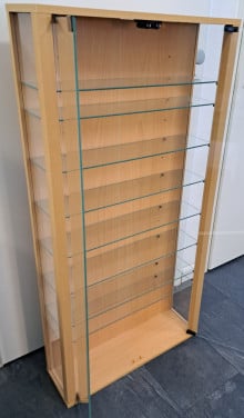 Mooie compacte vitrinekast