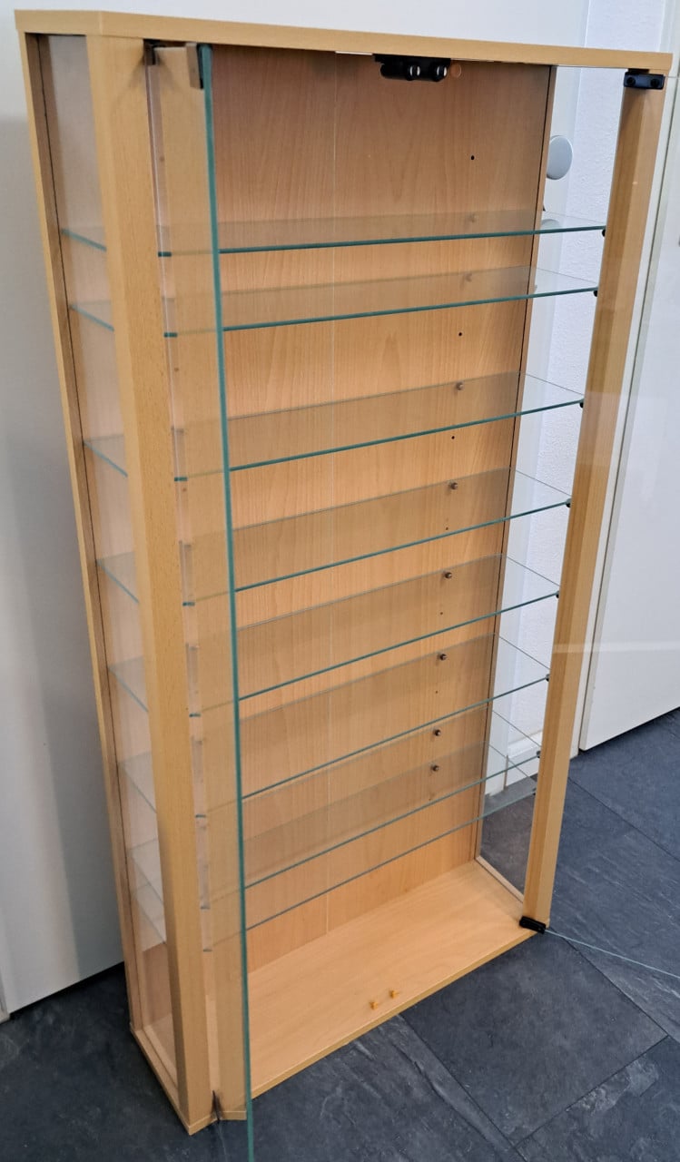Mooie compacte vitrinekast