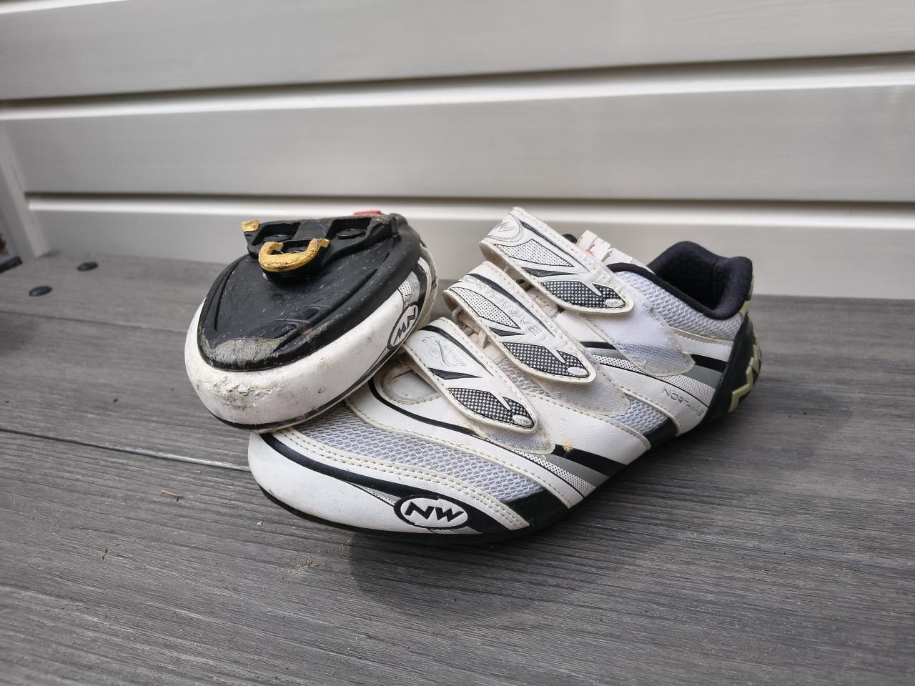 Fietsschoenen maat 42, voor SPD-SL pedalen.