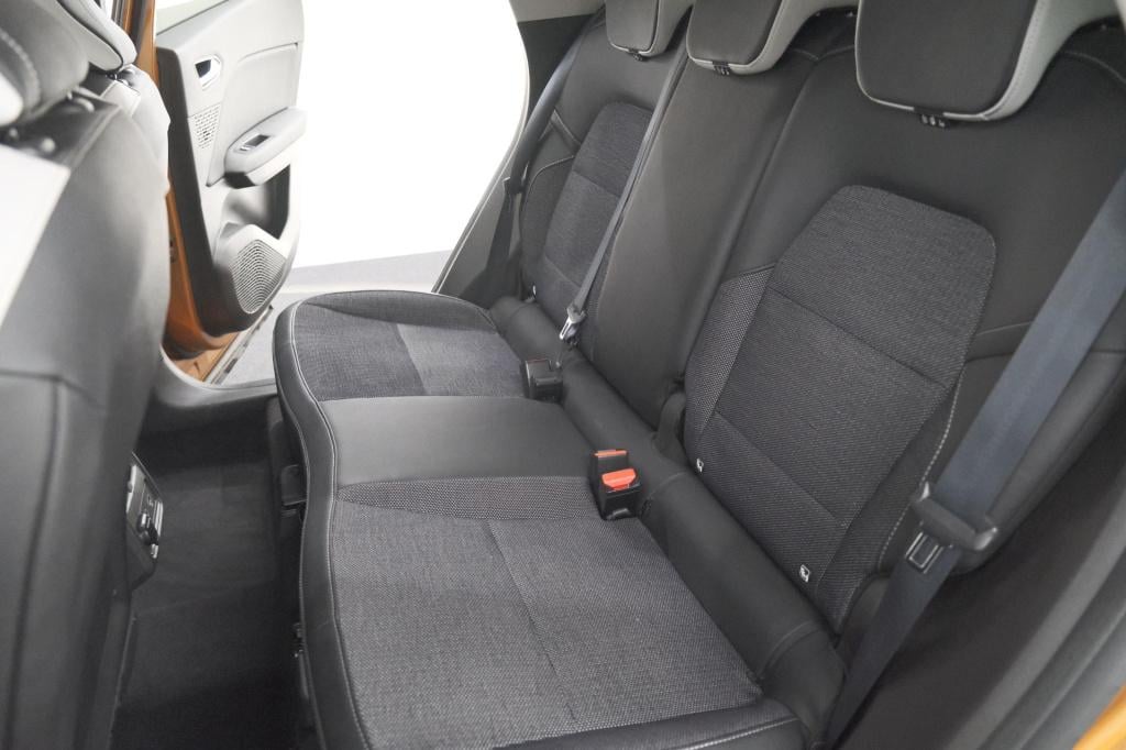 Renault Captur tce 130 edc intens | trekhaak | adaptieve cruise control | c