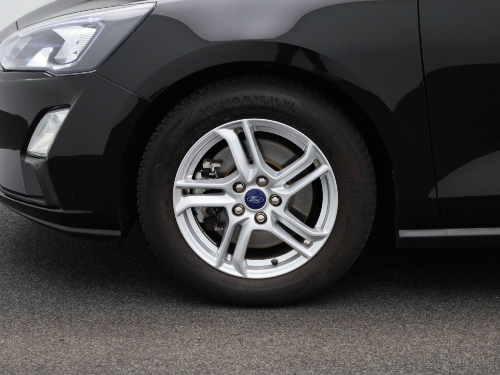 Ford Focus wagon 1.0 ecoboost hybrid trend edition business | cruise contro