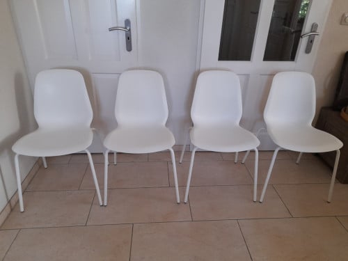 4 nette stoelen (in goede staat )