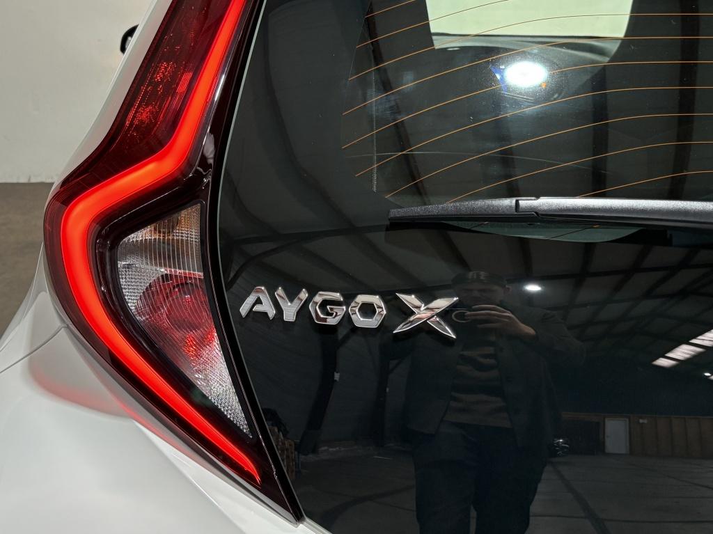 Toyota Aygo x 1.0 vvt-i mt play | camera | apple carplay |