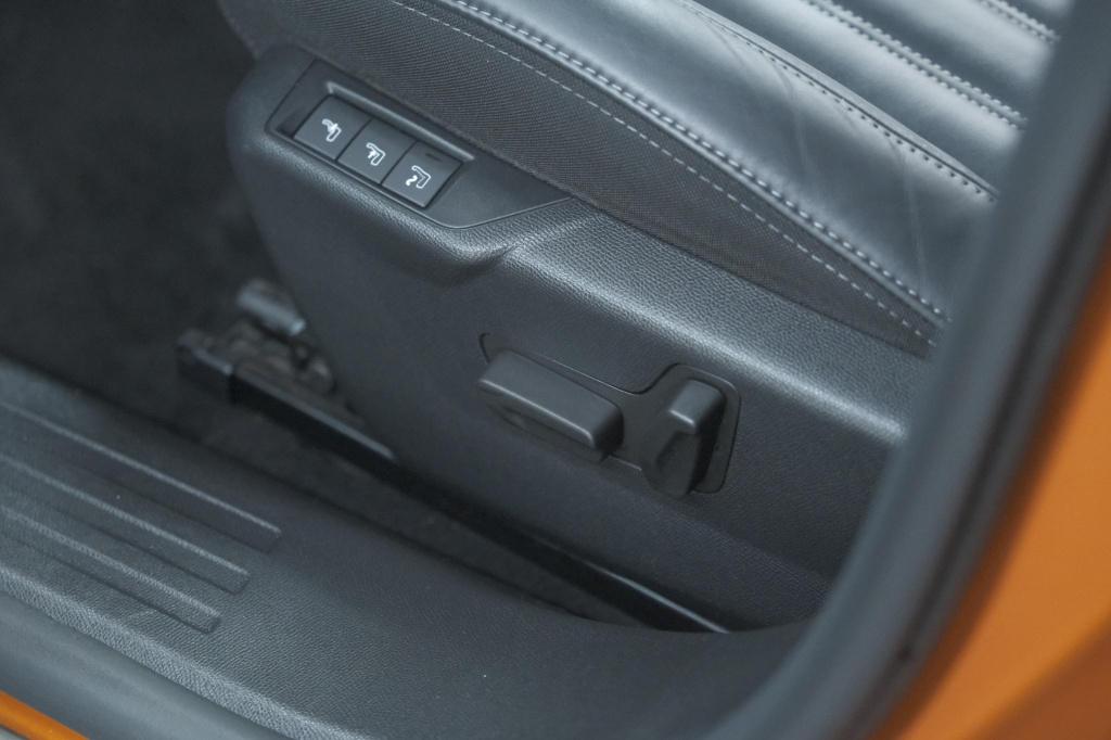 Peugeot 2008 puretech 130 gt pack | leer-pakket | camera | dodehoekdetectie