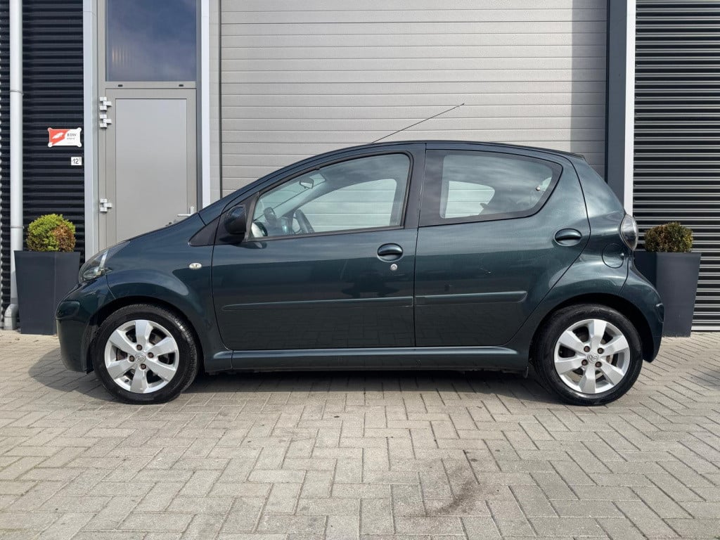 Toyota Aygo 1.0-12v aspiration green navigator